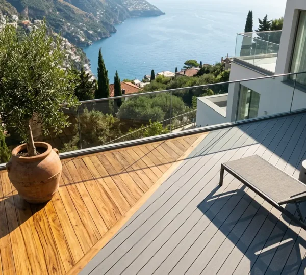Terrazzo in legno con decking teak e WPC in confronto visivo